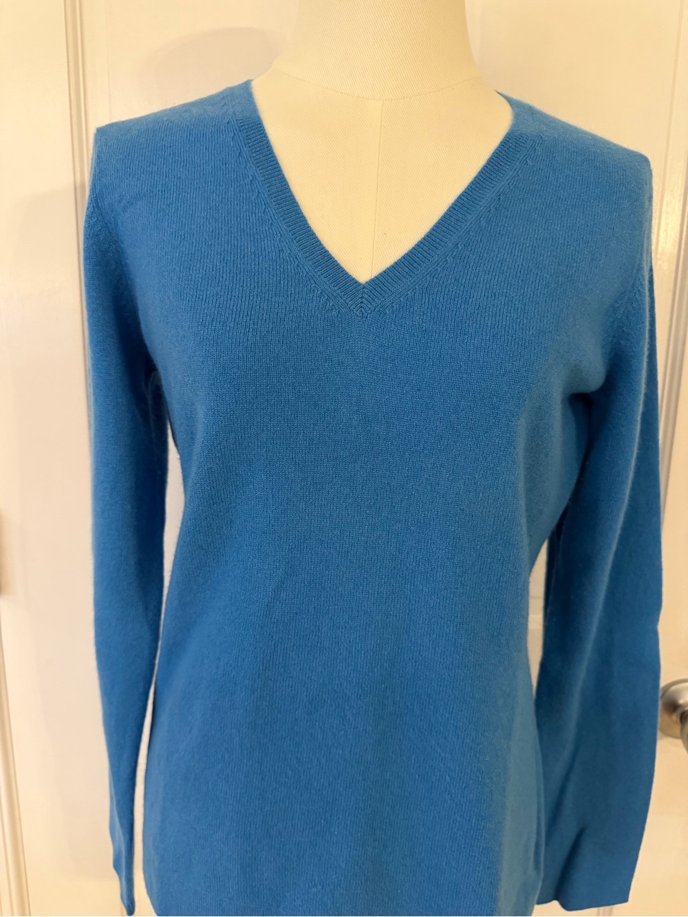 Ann Taylor 100% Cashmere Women's V-Neck Sweater — Teal Blue Size M